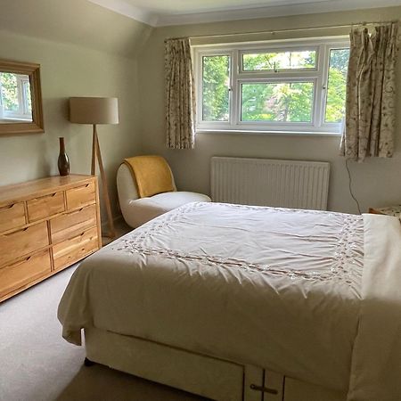 Charming Bournemouth House With Beautiful Spacious Gardens, 5 Min Drive To Beaches, Free Parking For 2-3 Cars Eksteriør bilde