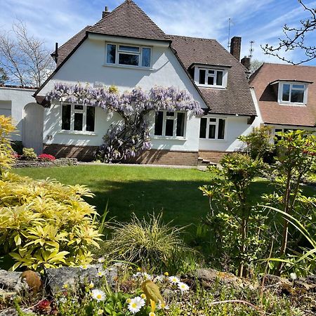Charming Bournemouth House With Beautiful Spacious Gardens, 5 Min Drive To Beaches, Free Parking For 2-3 Cars Eksteriør bilde